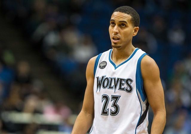 邵佳一独立带队时间不足一年半，此前曾担任国足助教（出任主帅未满一年半，邵佳一此前为国足助教）