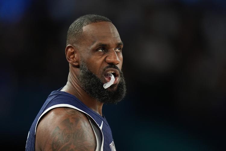 王钰栋新经纪公司：曾代理莱万、拜尔，旗下球员多在德国、瑞士踢球（王钰栋签约新经纪公司：曾服务莱万、拜尔，客户多征战德瑞联赛）