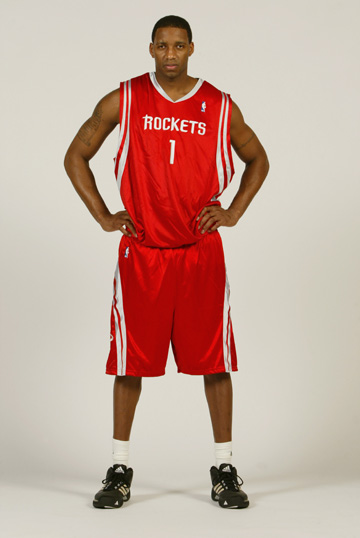 佩佩调侃摩洛哥队遭种族主义辱骂，黄潜官方发声明谴责（佩佩打趣摩洛哥队遭遇种族主义辱骂，黄潜俱乐部发布声明予以谴责）