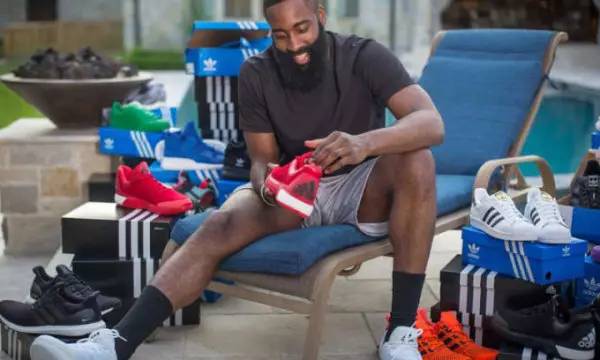 太阳报：阿森纳天价“名宿陪同游”引众怒，票价高达395镑（太阳报：阿森纳名宿陪同参观定价395英镑引发众怒）