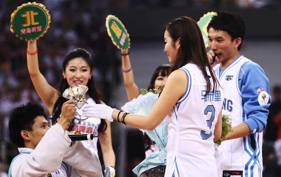 罗体：萨里向洛蒂托要求在一月引进一名高水平中场球员（罗马体育报：萨里要求洛蒂托在一月引进一名高水平中场）