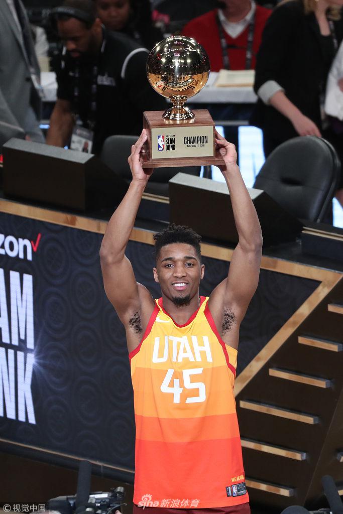 杨晨对话施拉普纳：中国球员不该只为钱踢球，留洋从乙级开始（杨晨与施拉普纳对谈：中国球员别只为钱踢球，留洋应从乙级起步）