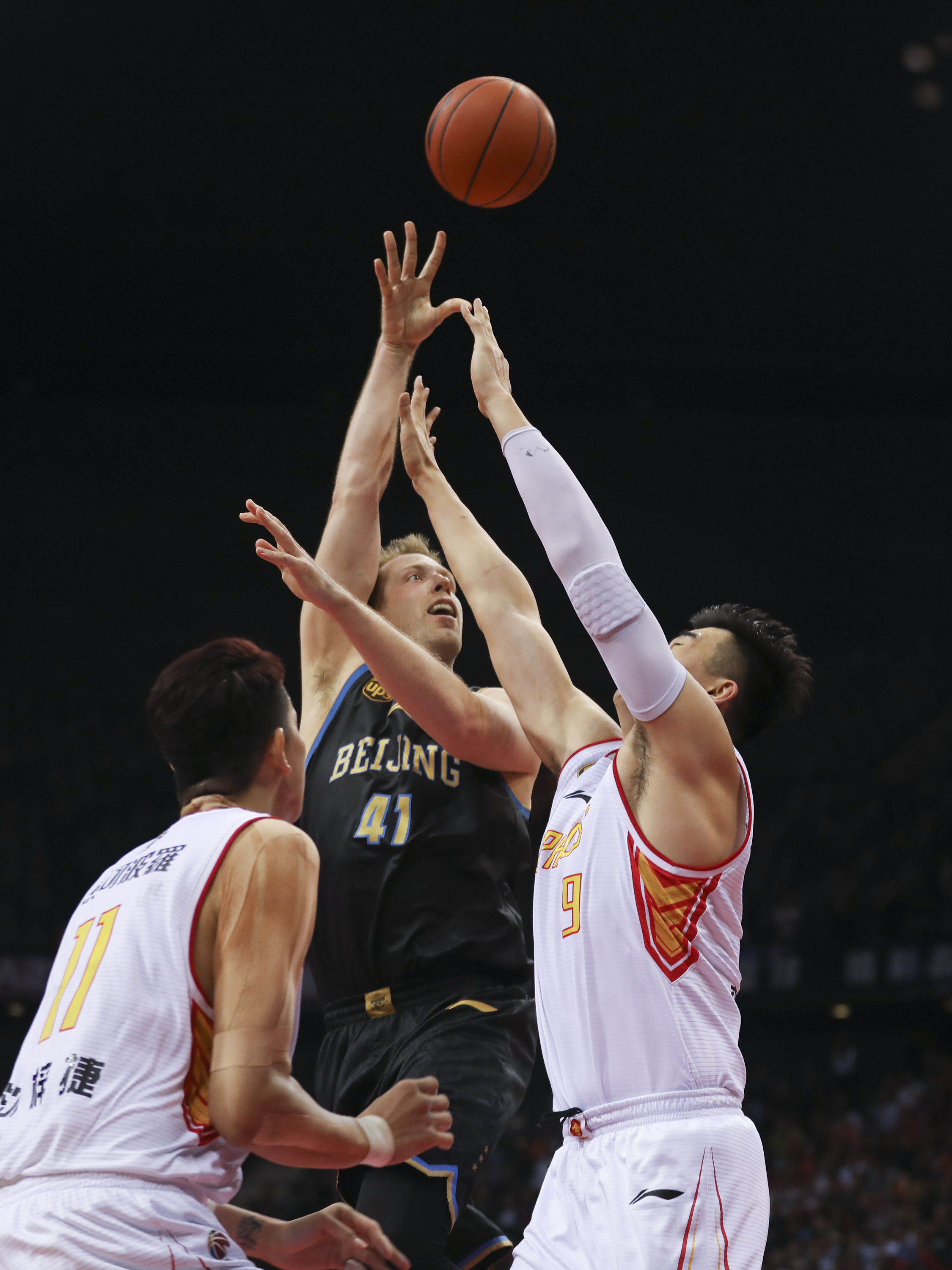 中国足协代表团访问法兰克福俱乐部，双方开展深度交流（中国足协代表团拜访法兰克福俱乐部，双方开展深入沟通）