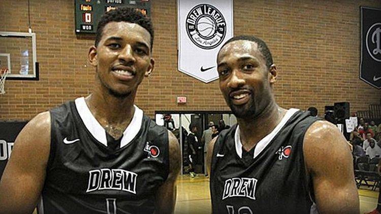 维尼修斯晒观看解放者杯决赛照片，随后庆祝母队弗拉门戈夺冠（维尼修斯晒解放者杯决赛观赛照，赛后为母队弗拉门戈登顶庆祝）