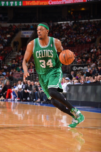 不可阻挡与不可动摇：库尔图瓦与姆巴佩带领皇马前行（势不可挡、稳如磐石：库尔图瓦与姆巴佩领航皇马）