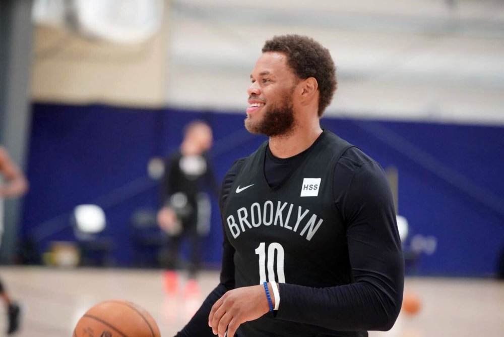 韩镕泽：赢下这场比赛是靠全队的信念，感谢球迷这一年的支持（韩镕泽：胜利源自团队信念，感谢球迷一年陪伴与支持）