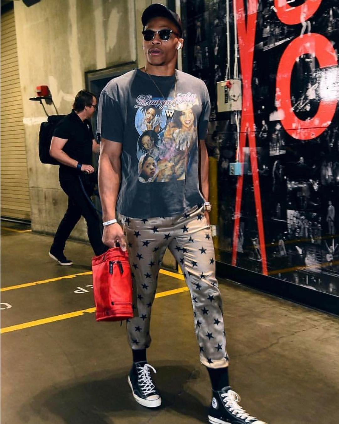 低开高走！浓眉怒砍24分14板，末节11分9板统治比赛（先抑后扬！浓眉24分14板，末节11分9板接管全场）