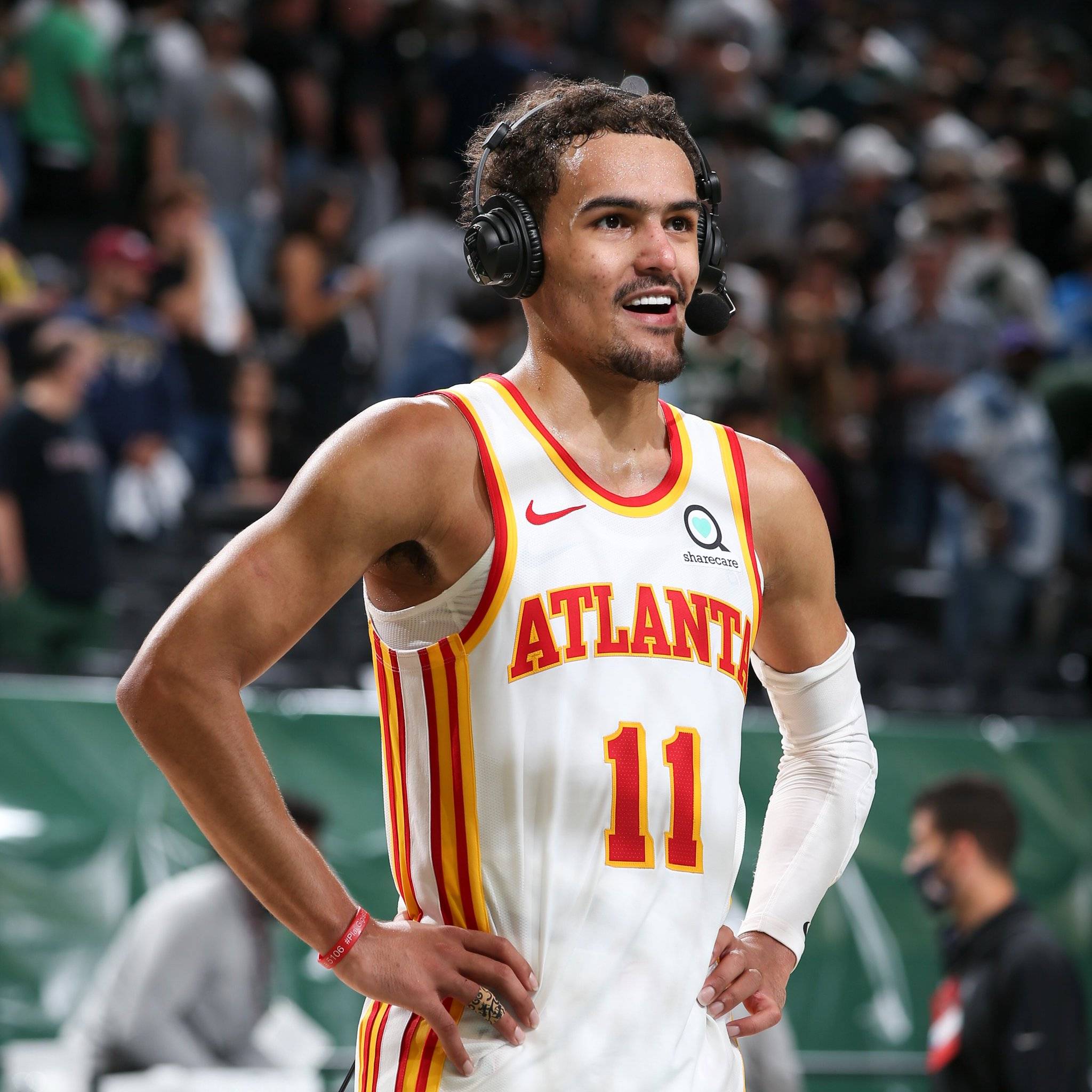 欧文突破防守造成杀伤，制造罚球（欧文强突撕裂防线，搏得罚球机会）